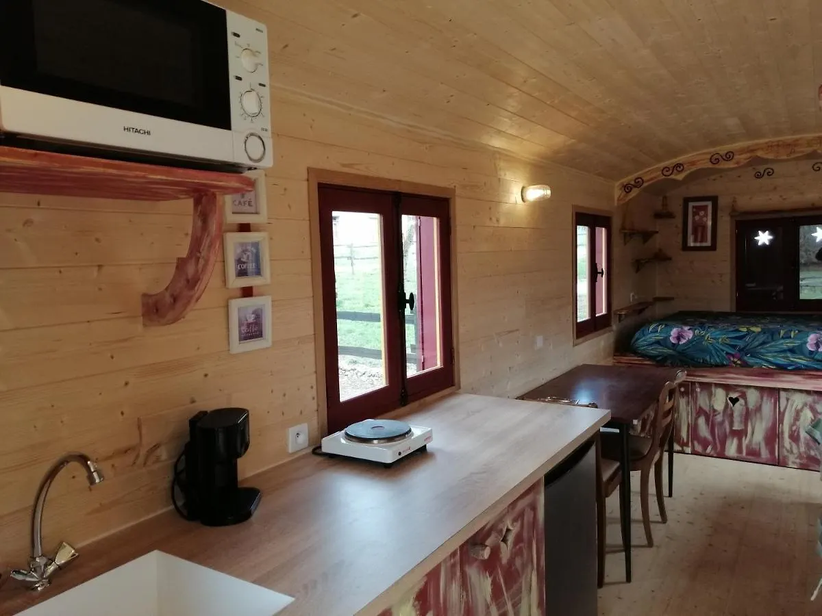 Balad'Ane Bed & Breakfast Flacheres 0*,  France